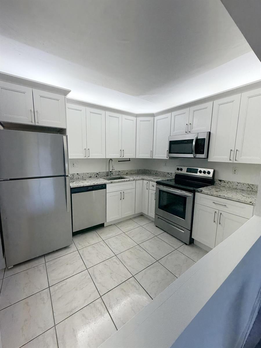 9235 SW 8th Street # 512, Boca Raton FL 33428