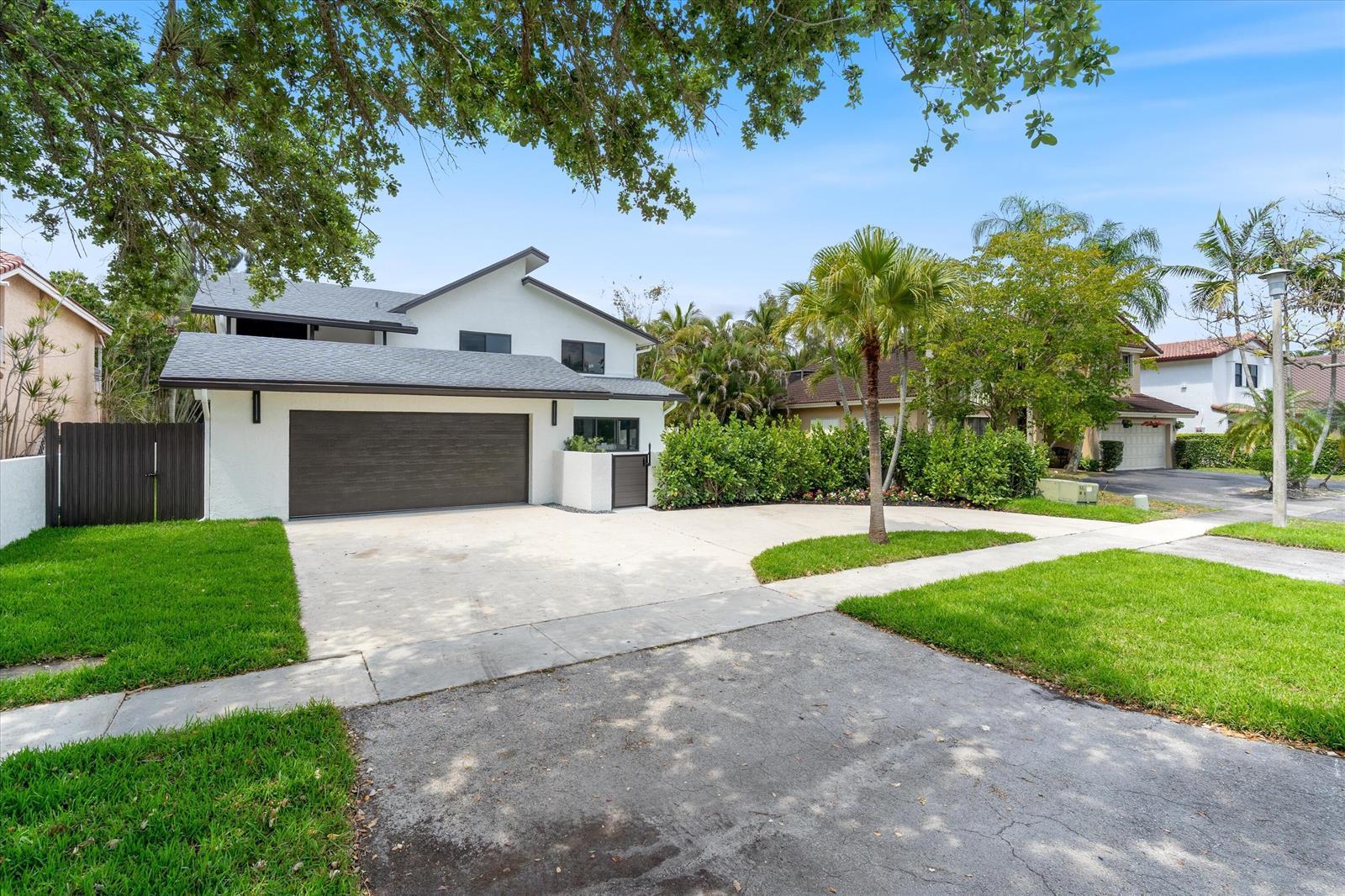 911 Mockingbird Lane, Plantation FL 33324 photo 3
