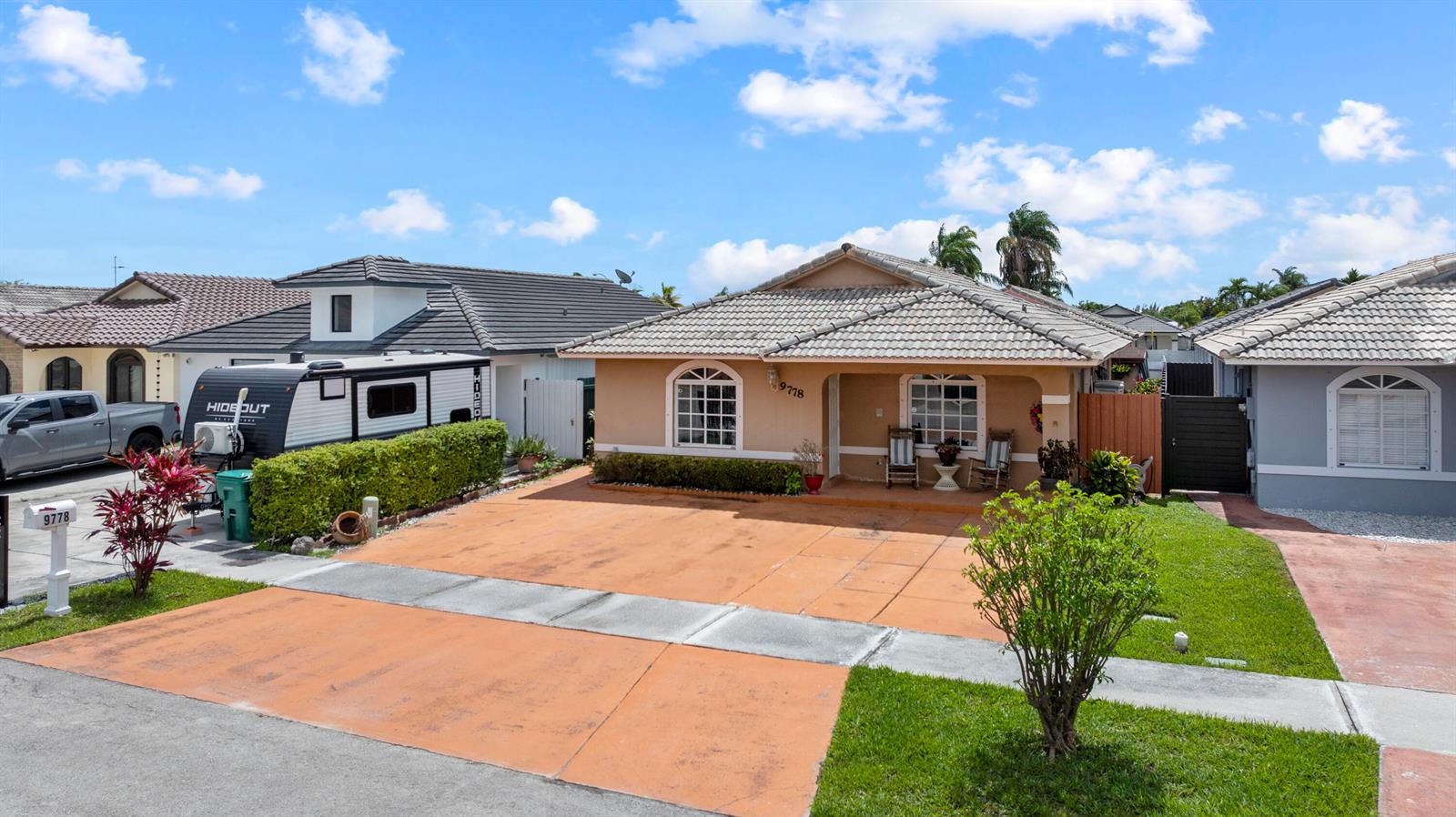 9778 NW 128th Lane, Hialeah Gardens FL 33018 photo 2