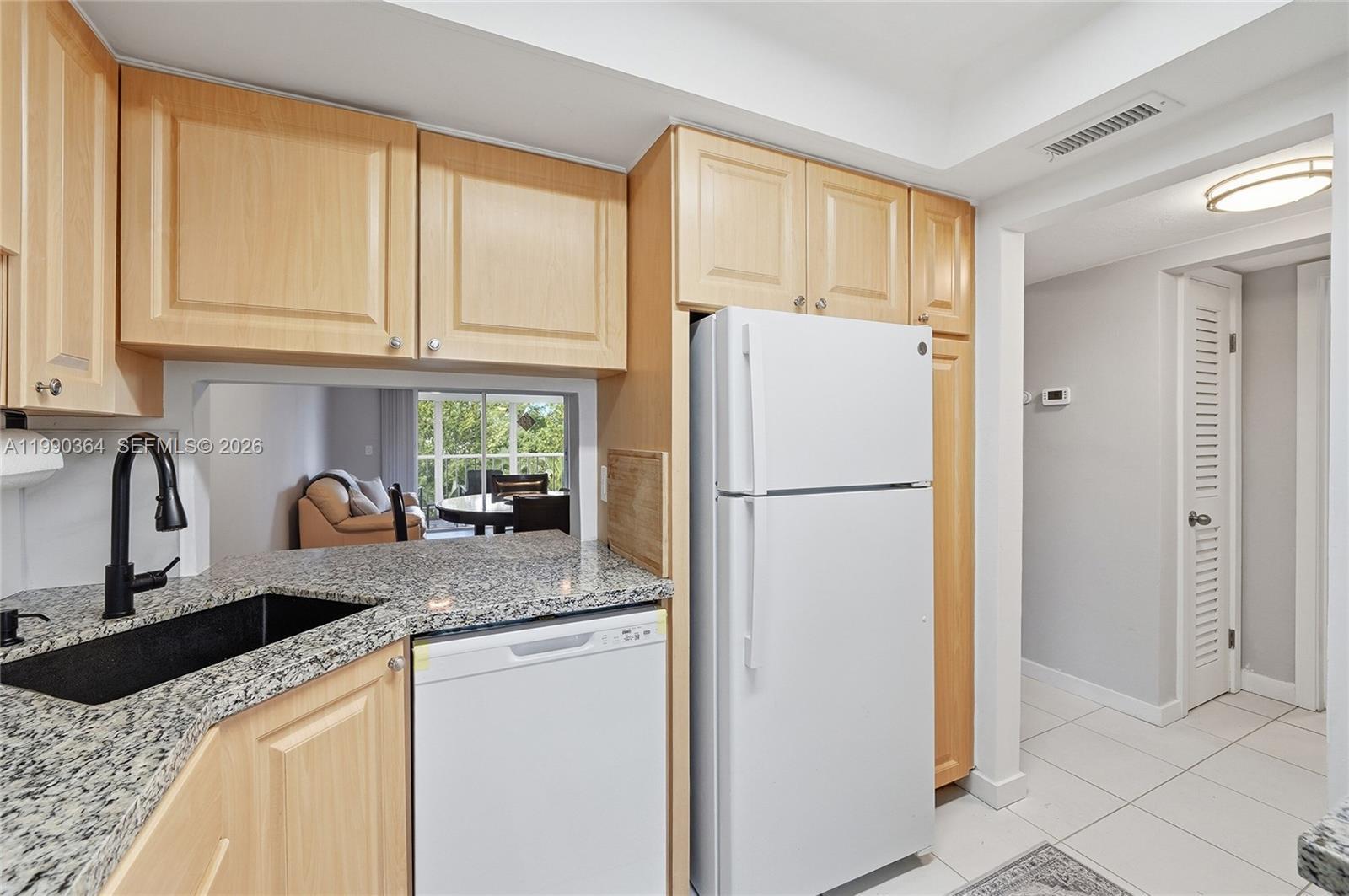 1200 Hillcrest Ct # 306, Hollywood FL 33021 photo 4