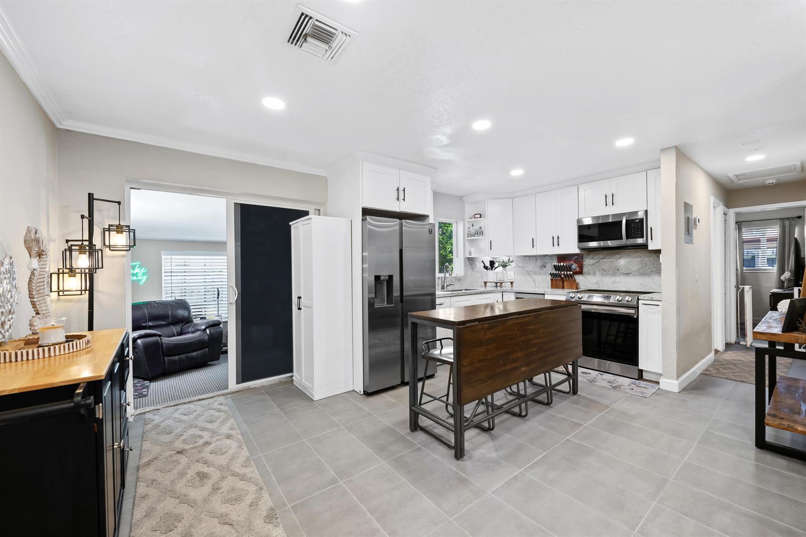 611 NW 18th Court, Pompano Beach FL 33060 photo 4
