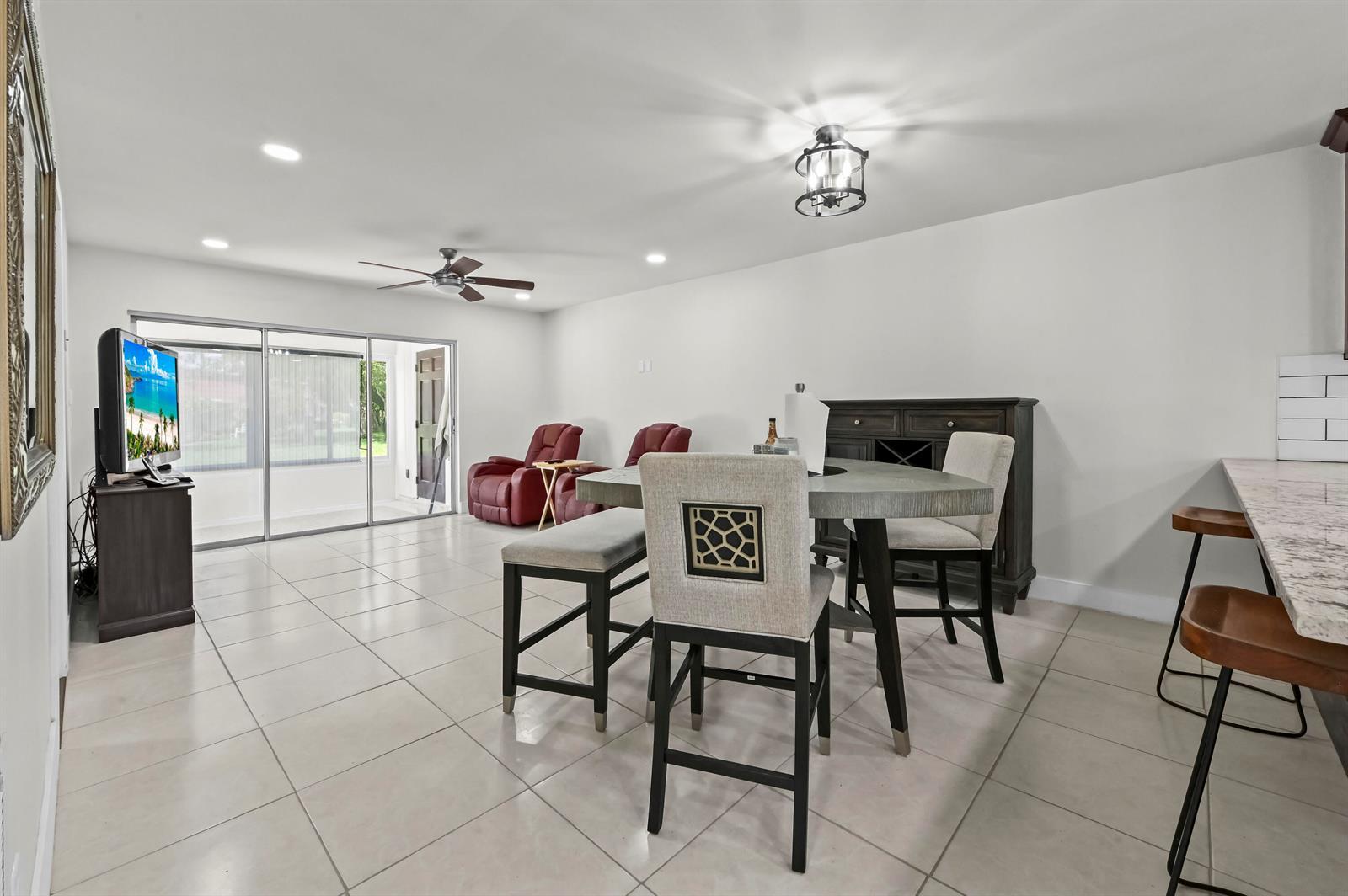 647 Marlboro Oval, FL 33467 photo 5