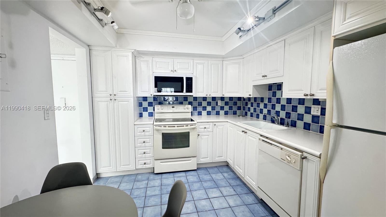 18061 Biscayne Blvd # 1203, Aventura FL 33160 photo 4