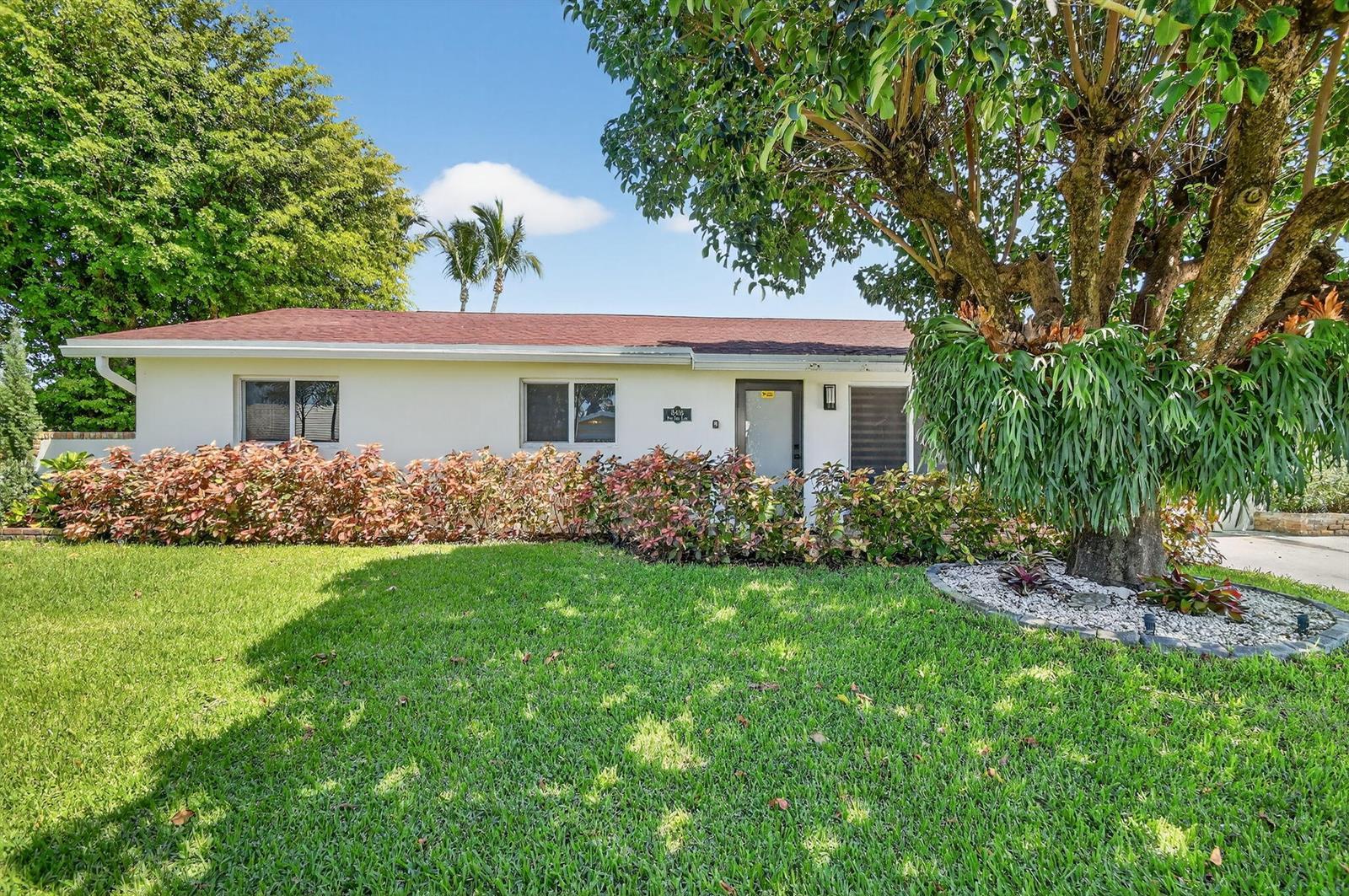 8416 Pine Tree Lane, West Palm Beach FL 33406 photo 2