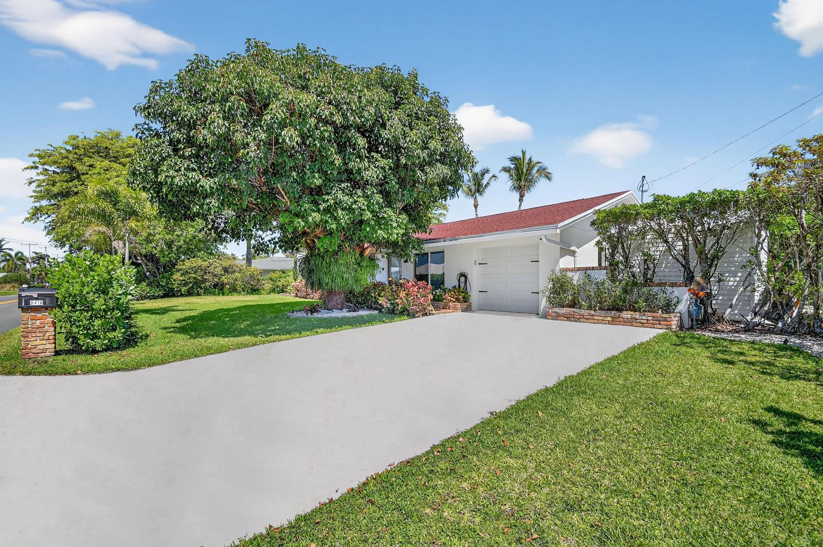 8416 Pine Tree Lane, West Palm Beach FL 33406