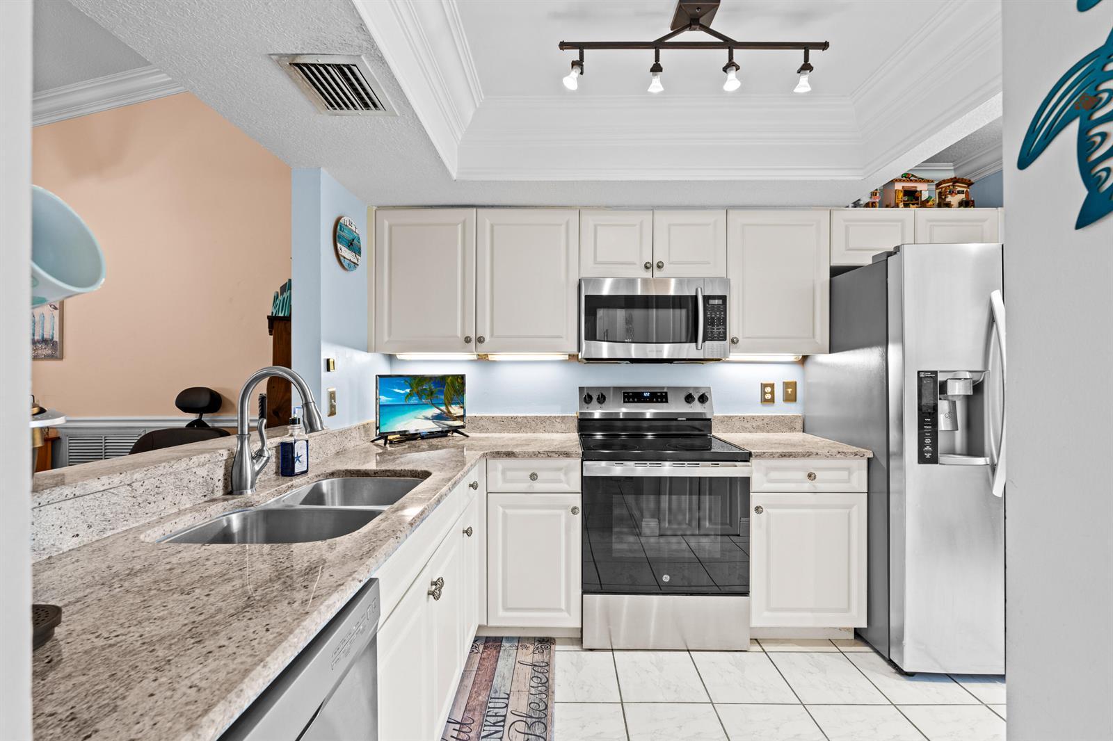 6266 Red Cedar Circle, FL 33463 photo 5