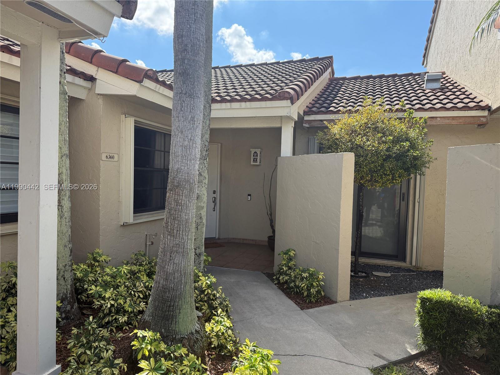 6360 NW 170th Ter, Hialeah FL 33015 photo 2