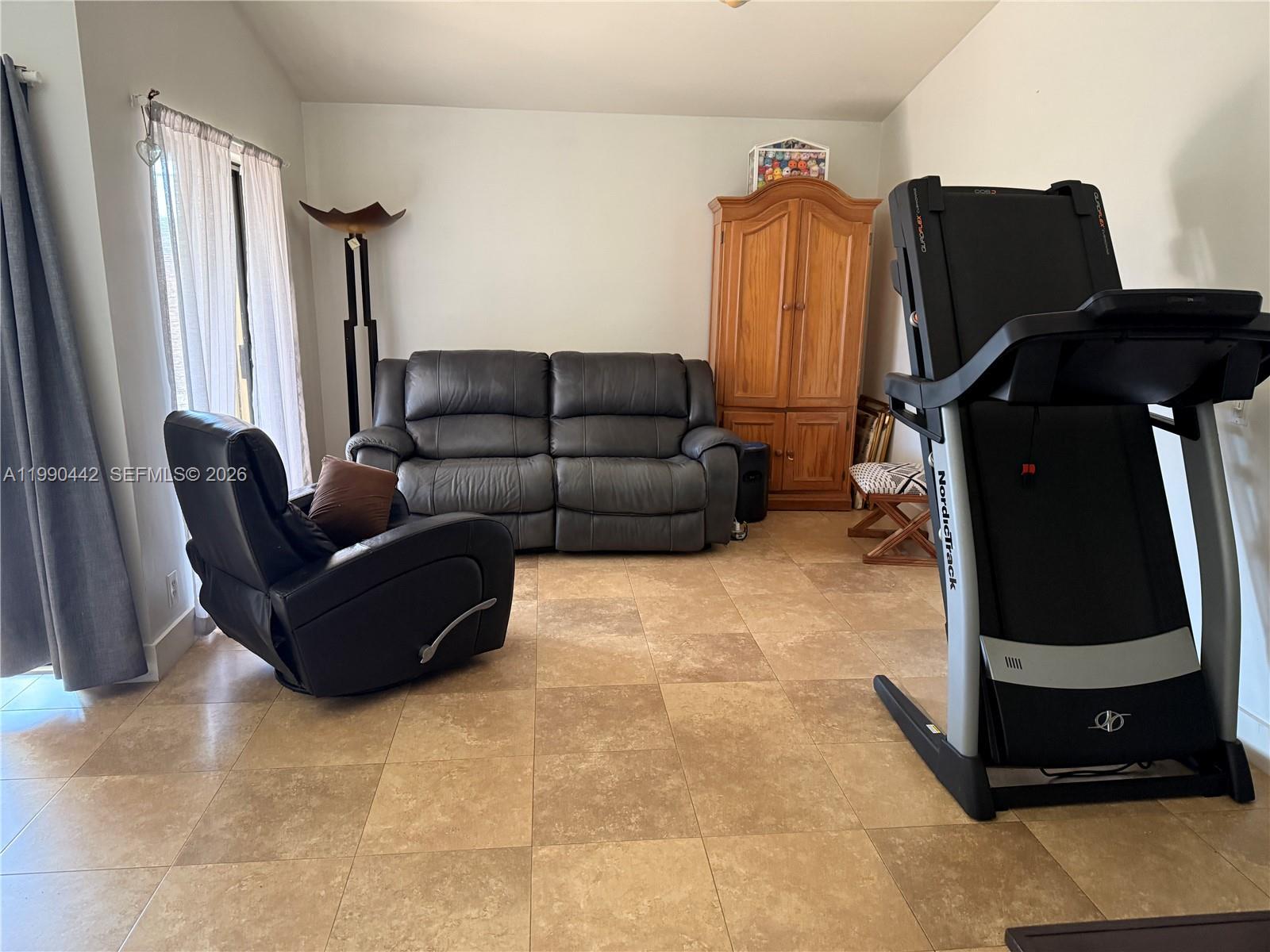 6360 NW 170th Ter, Hialeah FL 33015 photo 3