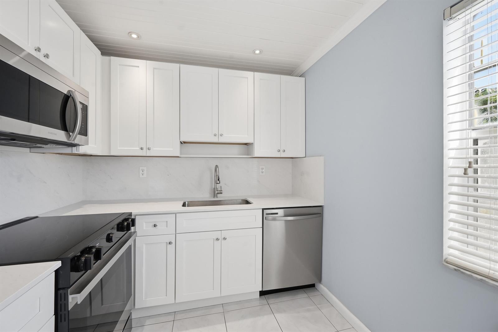 422 Burgundy I, Delray Beach FL 33484 photo 4