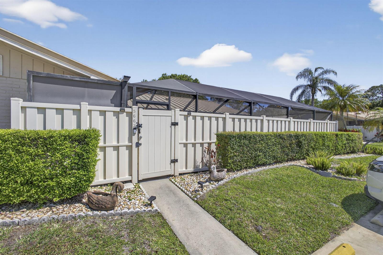 5662 Golden Eagle Circle, Palm Beach Gardens FL 33418 photo 2
