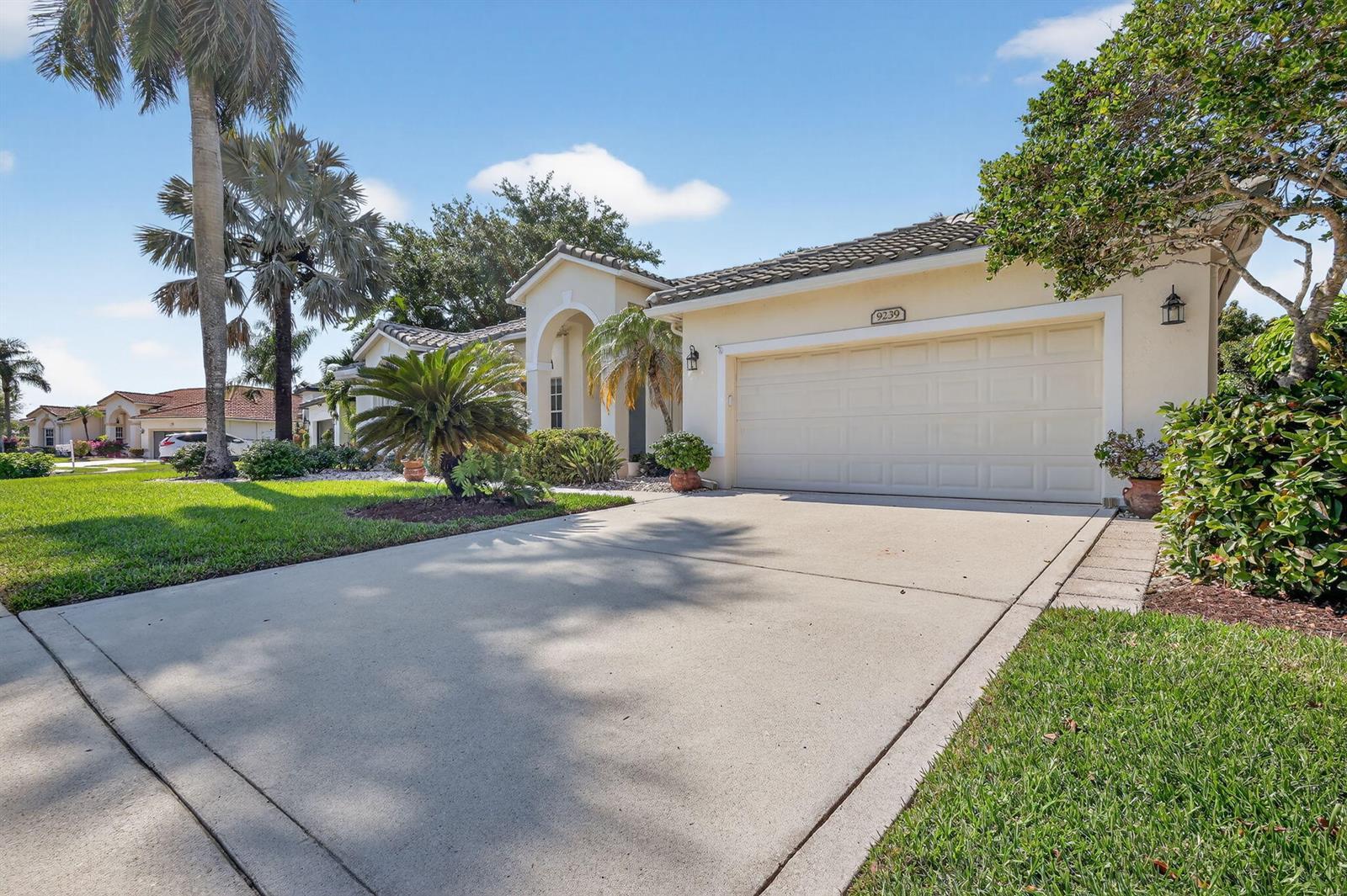 9239 Emily Circle, Lake Worth FL 33467 photo 2