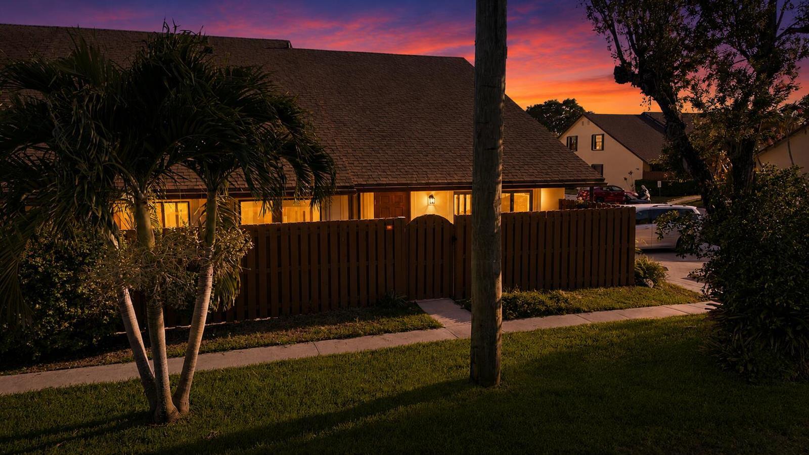 131 Springdale Circle, Palm Springs FL 33461 photo 2