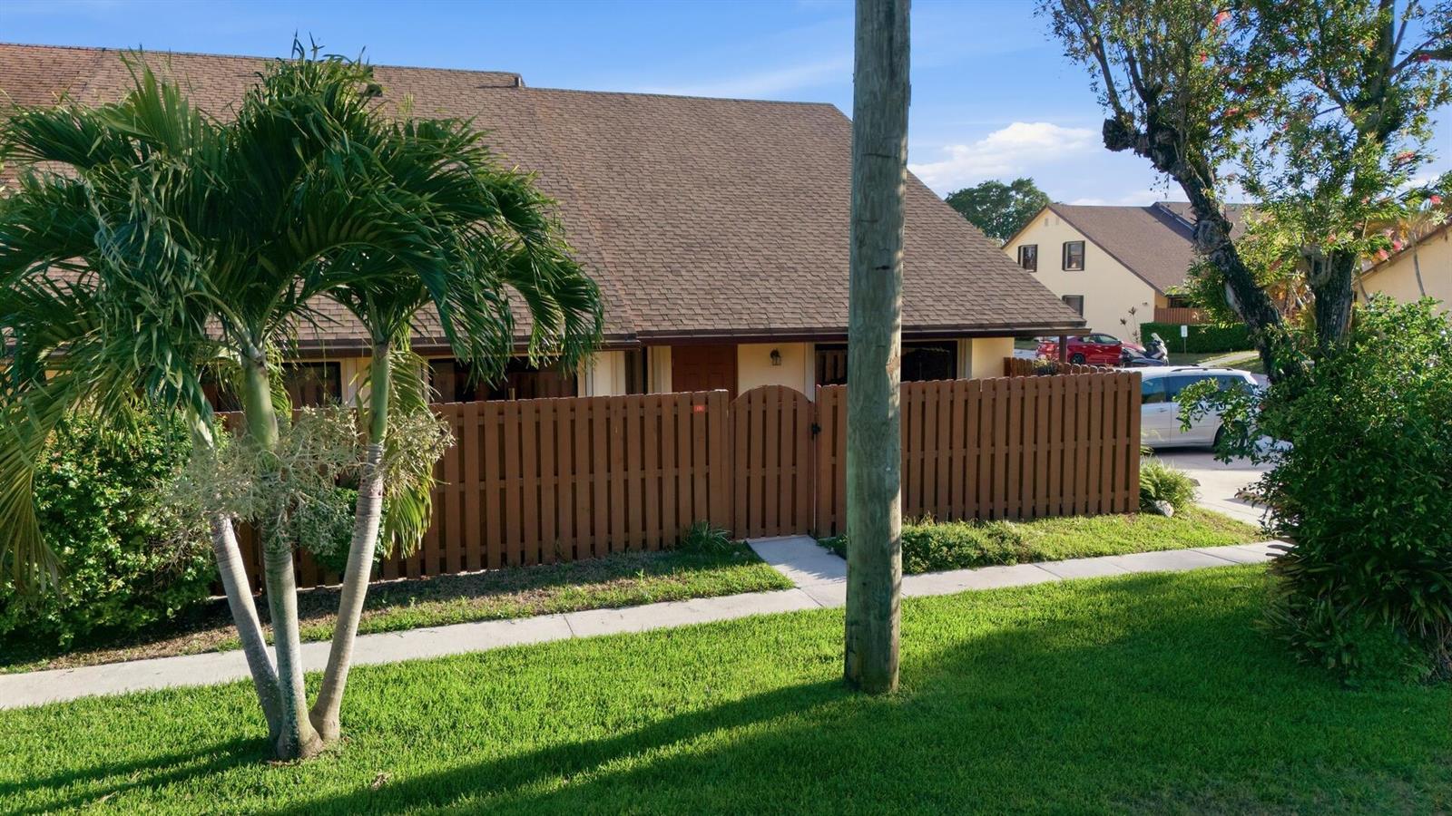 131 Springdale Circle, Palm Springs FL 33461