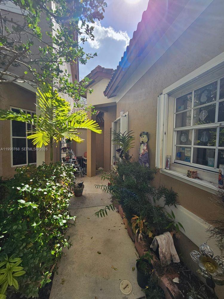 16132 Emerald Cove Rd, Weston FL 33331
