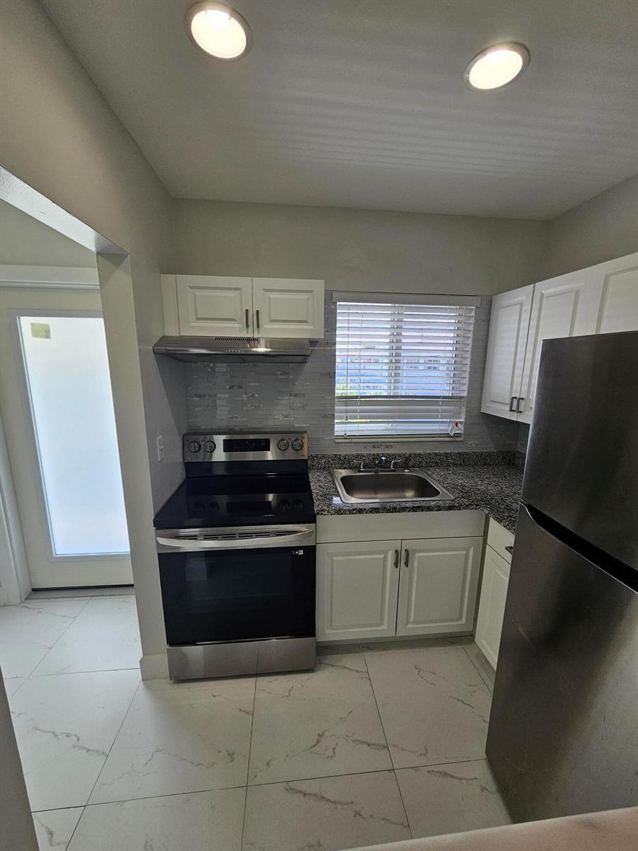 1115 Lake Terrace # 208, Boynton Beach FL 33426 photo 3