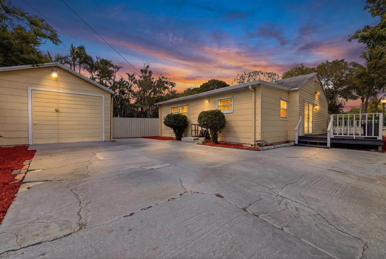6600 Garden Avenue, West Palm Beach FL 33405 photo 2