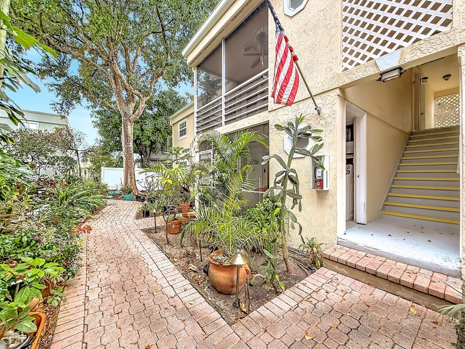 305 SE 11th Avenue # D, Pompano Beach FL 33060 photo 2