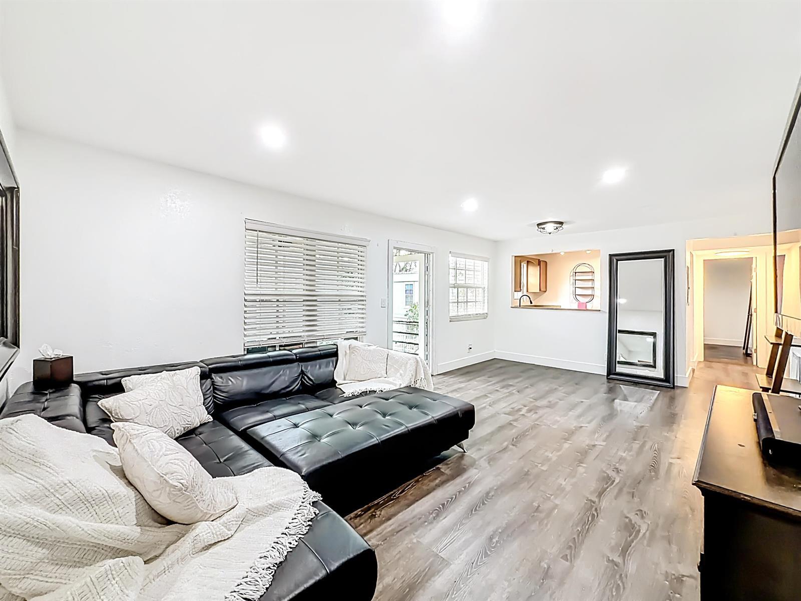 305 SE 11th Avenue # D, Pompano Beach FL 33060 photo 3