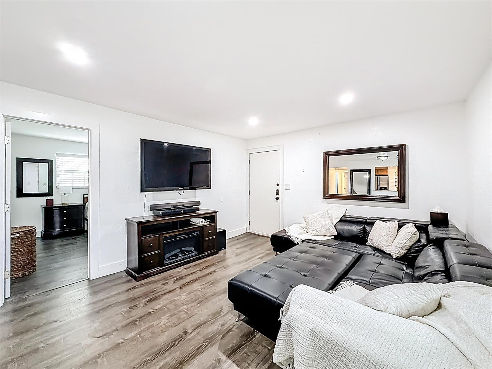 305 SE 11th Avenue # D, Pompano Beach FL 33060 photo 5