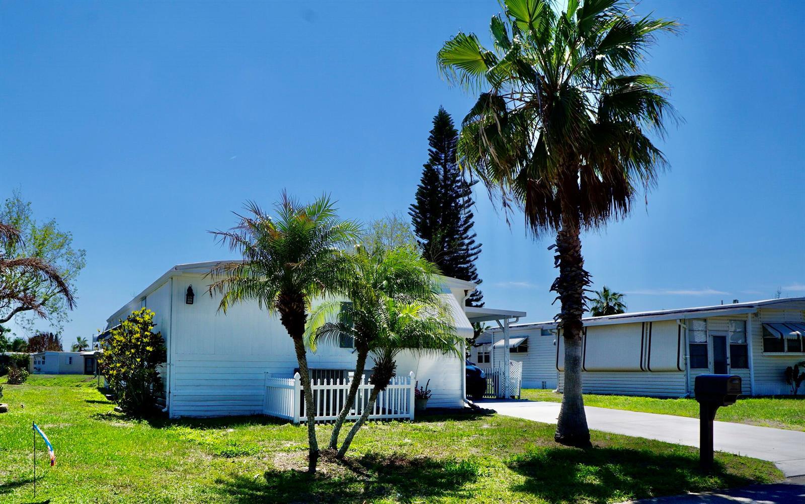 31 Mediterranean Boulevard N, Port St. Lucie FL 34952 photo 3