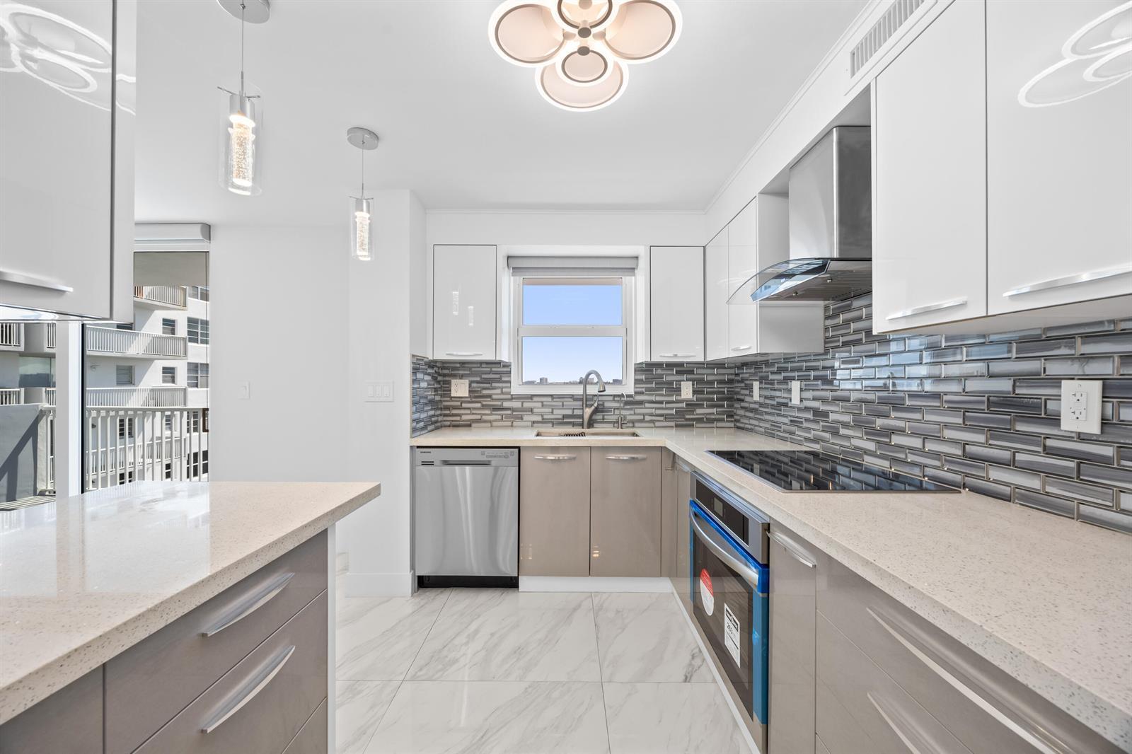 137 Golden Isles Drive # 914, Hallandale Beach FL 33009 photo 4