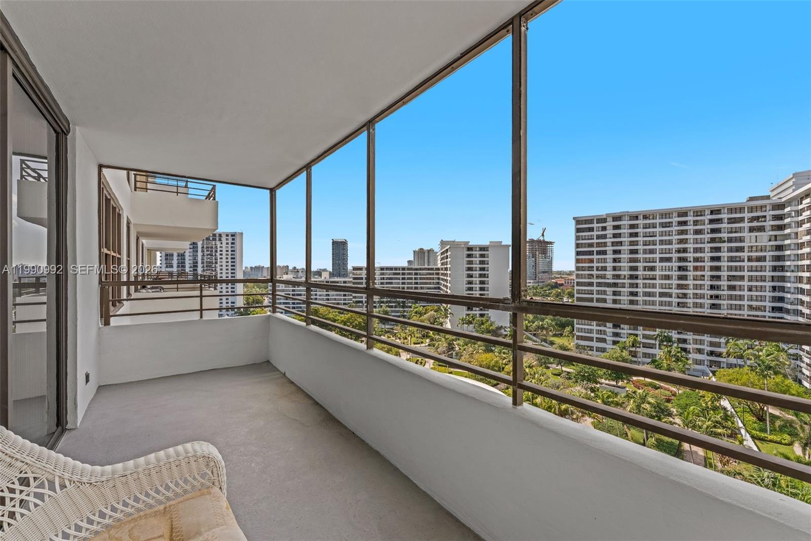2500 PARKVIEW DR # 1418, Hallandale Beach FL 33009 photo 2