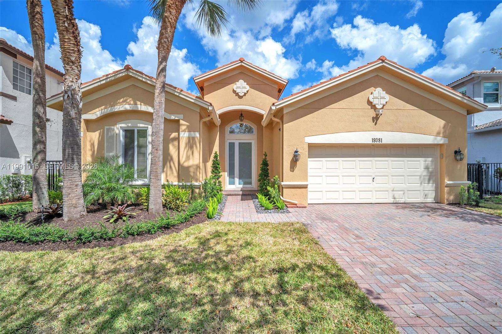 19381 Stonebrook St, Weston FL 33332