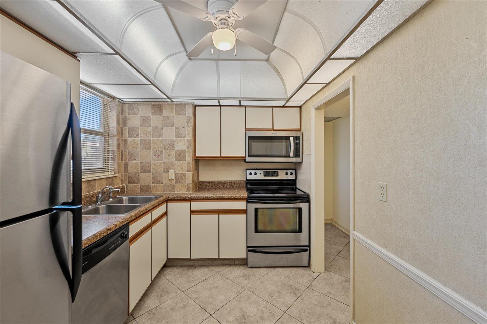 719 Lori Drive # 204, Palm Springs FL 33461 photo 4