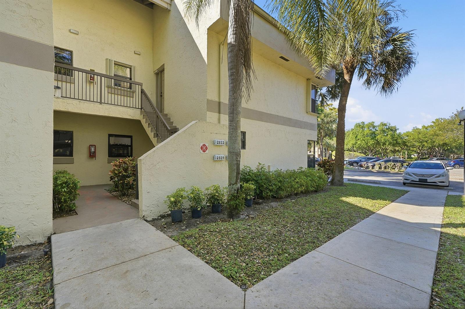 2928 Carambola Circle S, Coconut Creek FL 33066 photo 4