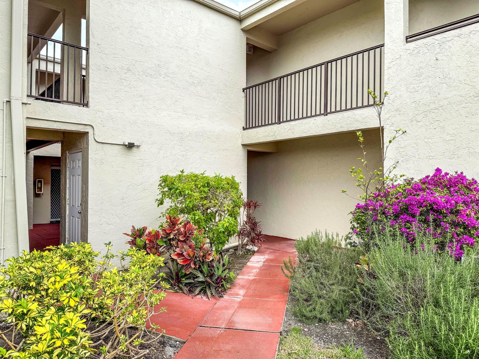 2528 Boundbrook Drive S # 205, West Palm Beach FL 33406