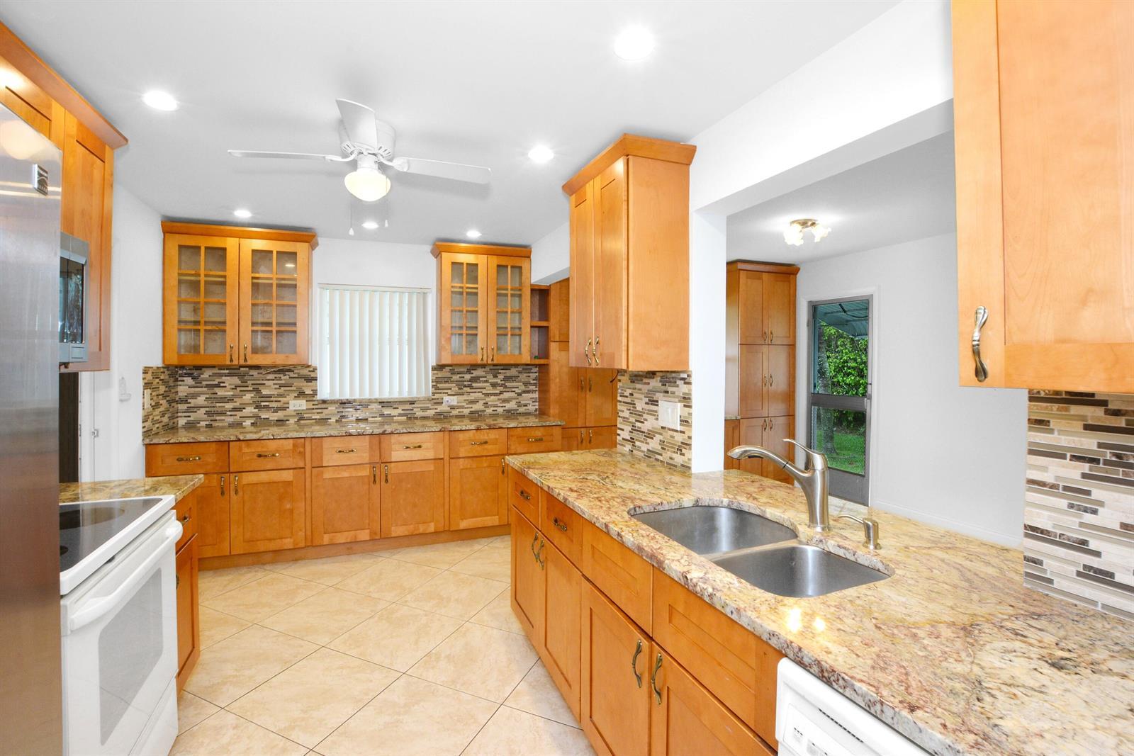 1204 SW 24th Street, Boynton Beach FL 33426 photo 4