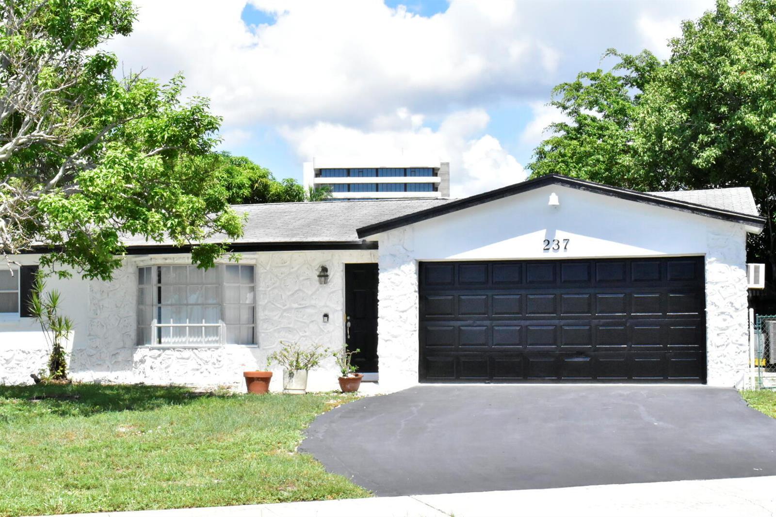 237 Porter Place, West Palm Beach FL 33409 photo 3