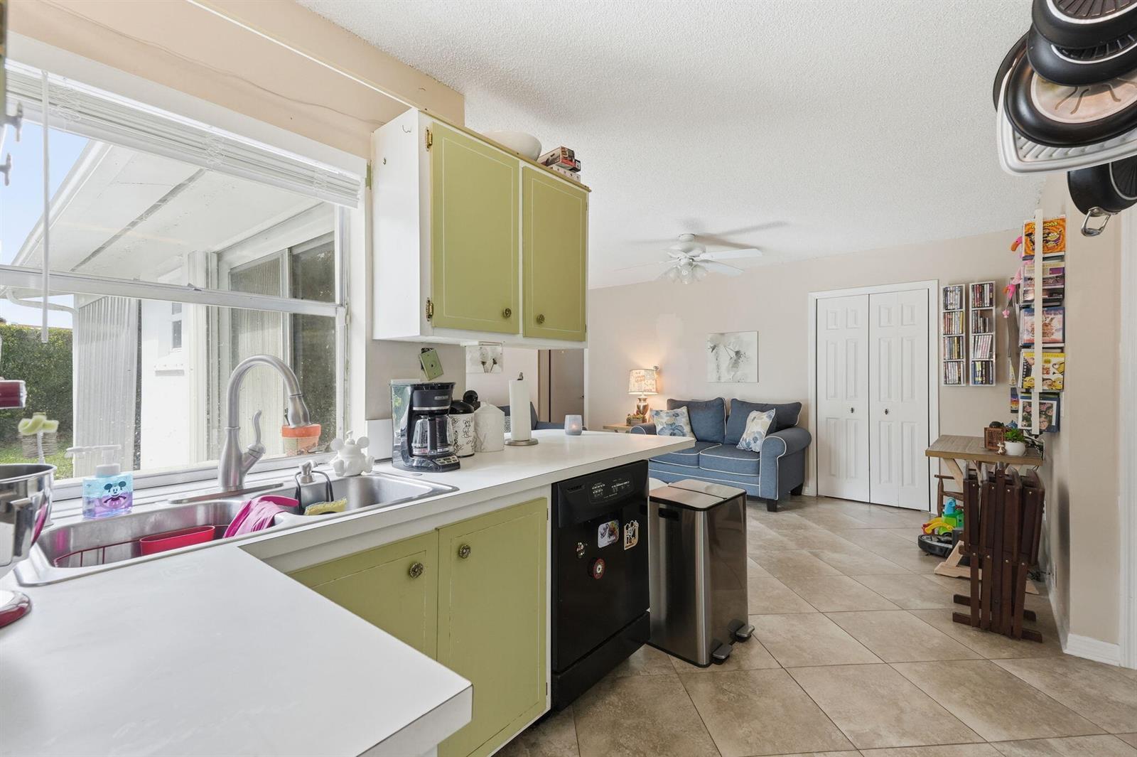 237 Porter Place, West Palm Beach FL 33409 photo 5