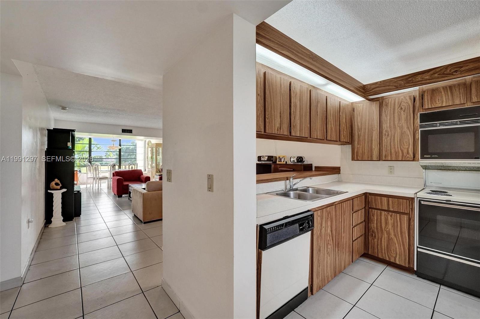 1502 Whitehall Dr # 205, Davie FL 33324 photo 4