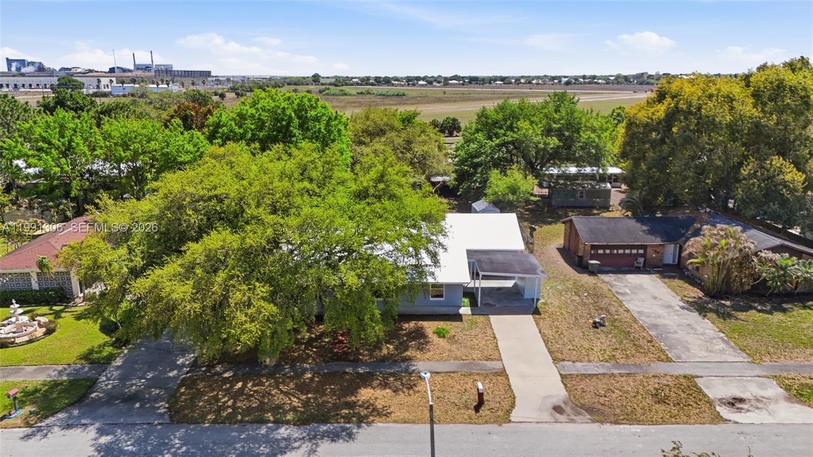 210 E SUGARLAND CIR, Clewiston FL 33440 photo 5