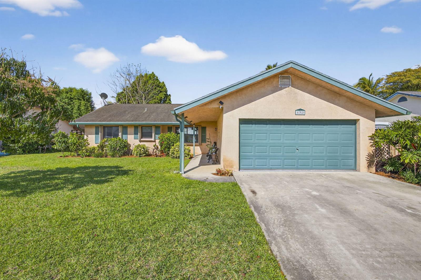 132 Parkwood Drive, Royal Palm Beach FL 33411 photo 3