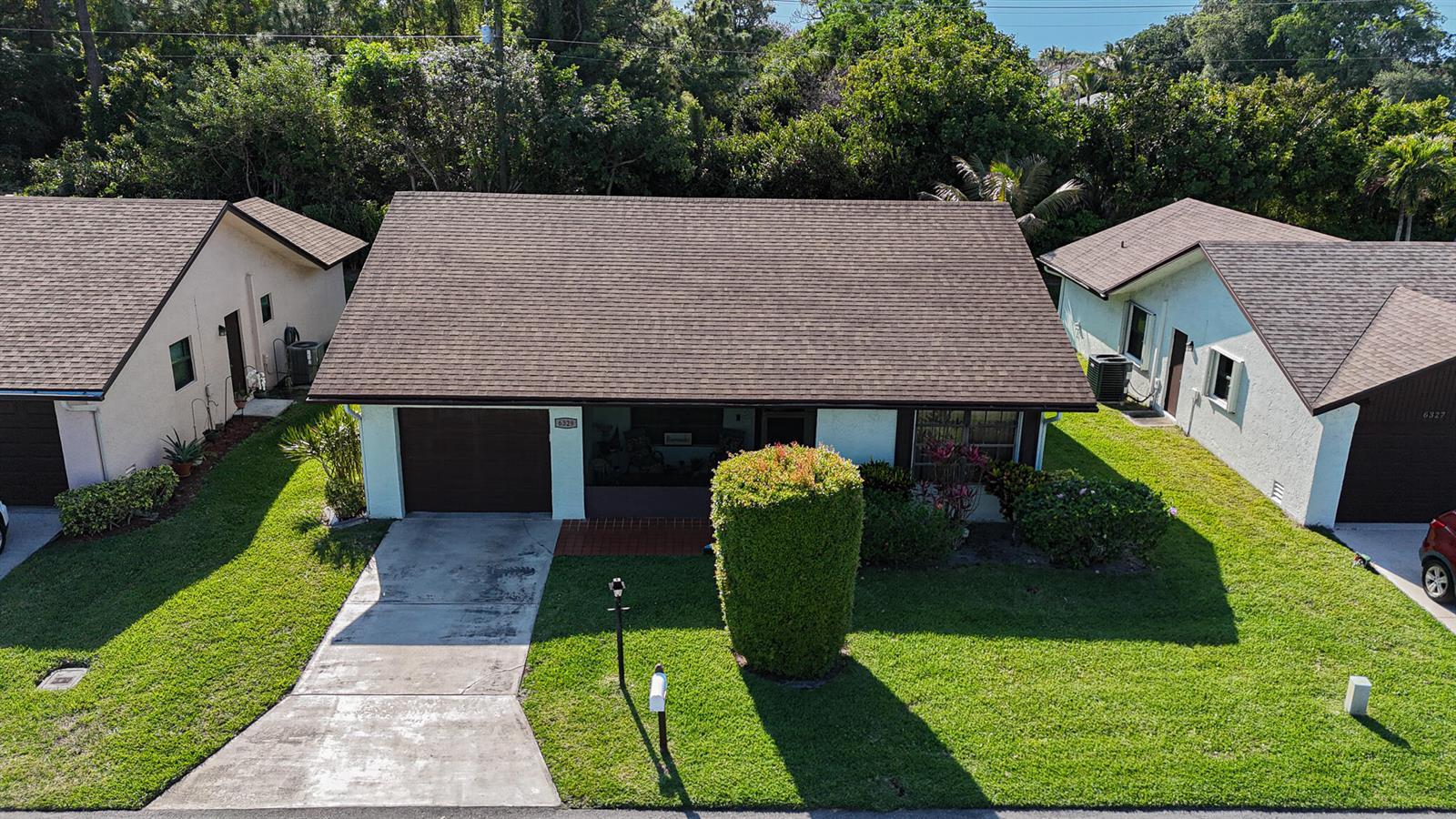 6329 Tall Cypress Circle, FL 33463 photo 2