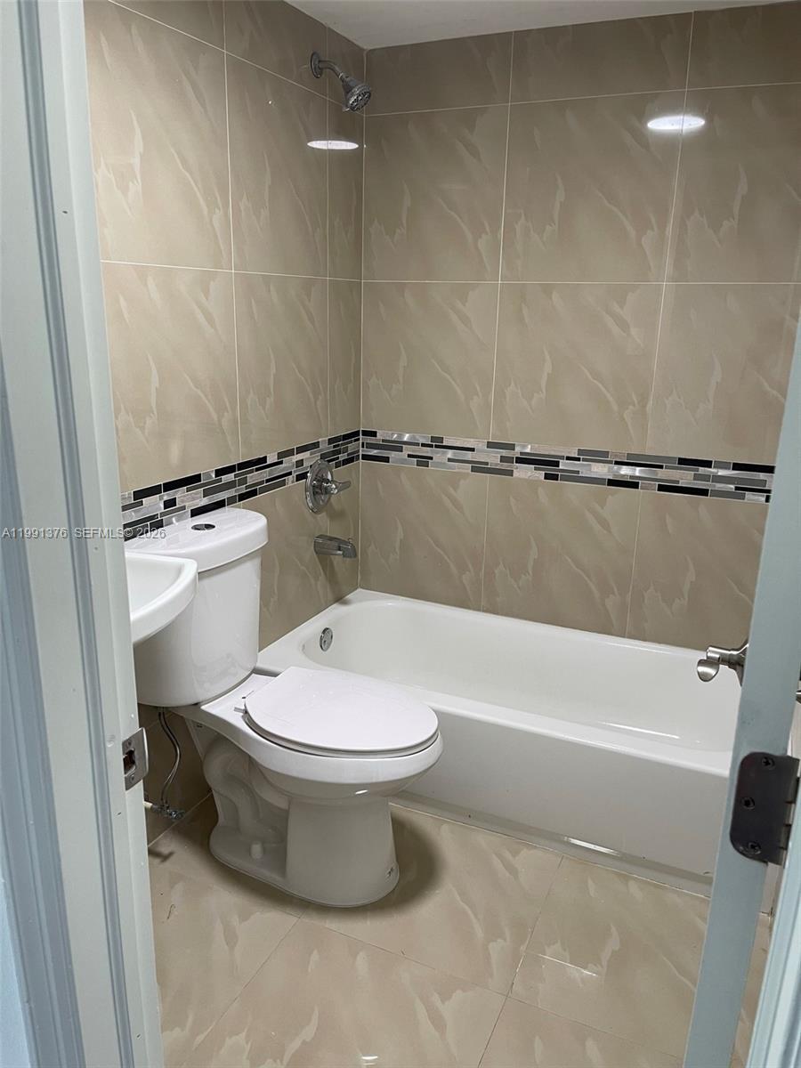 1864 NW 24th St # 4, Miami FL 33142 photo 5