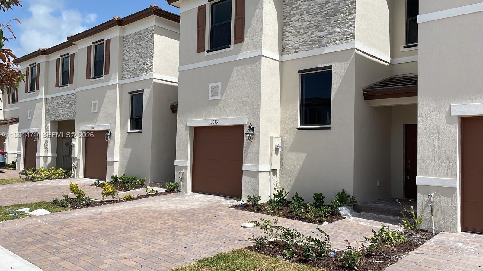 10013 SW 231 LN, Miami FL 33190 photo 2