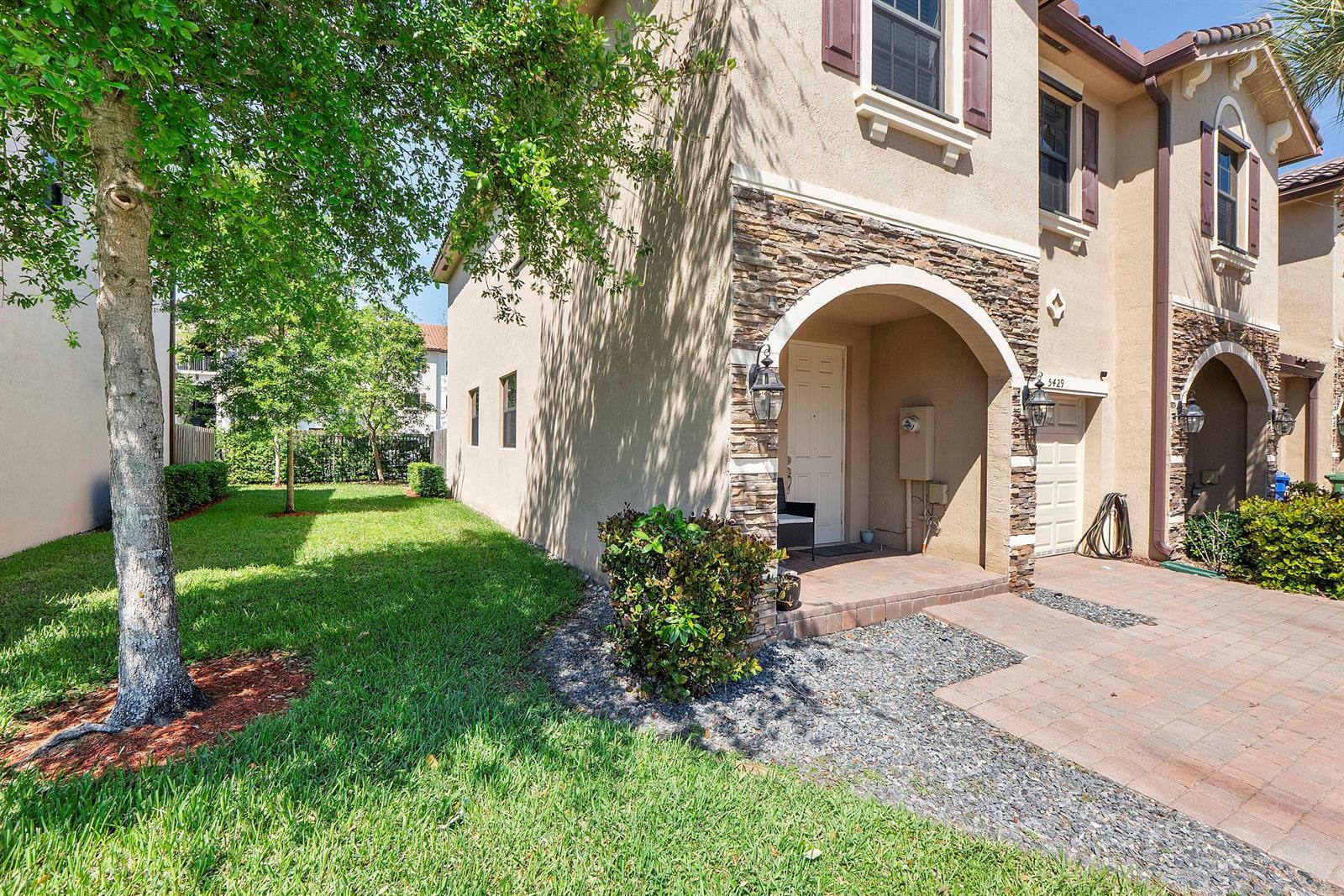 5429 NW 27th Court, Margate FL 33063 photo 4
