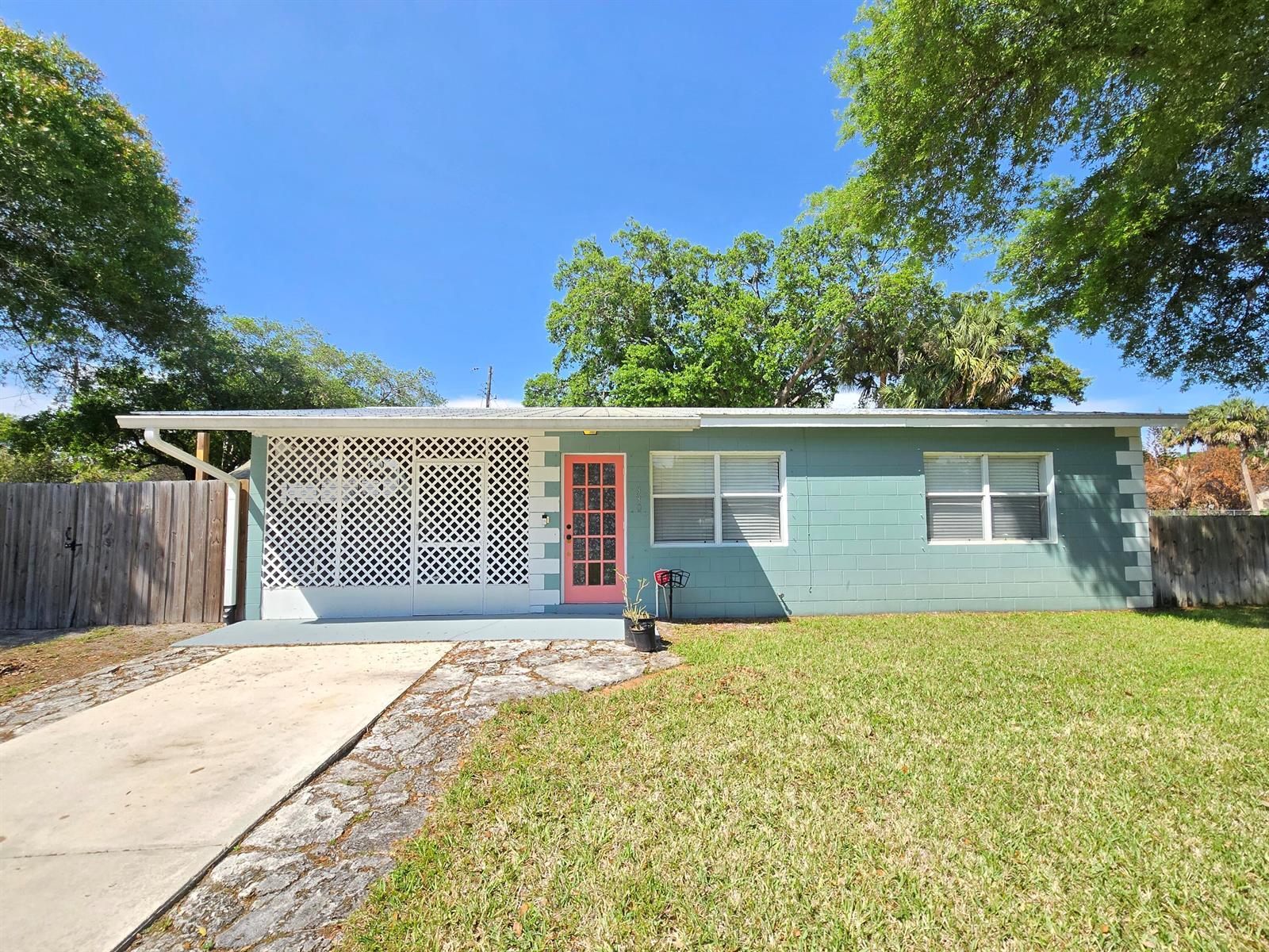 330 Barraclough Street, Fort Pierce FL 34982 photo 2
