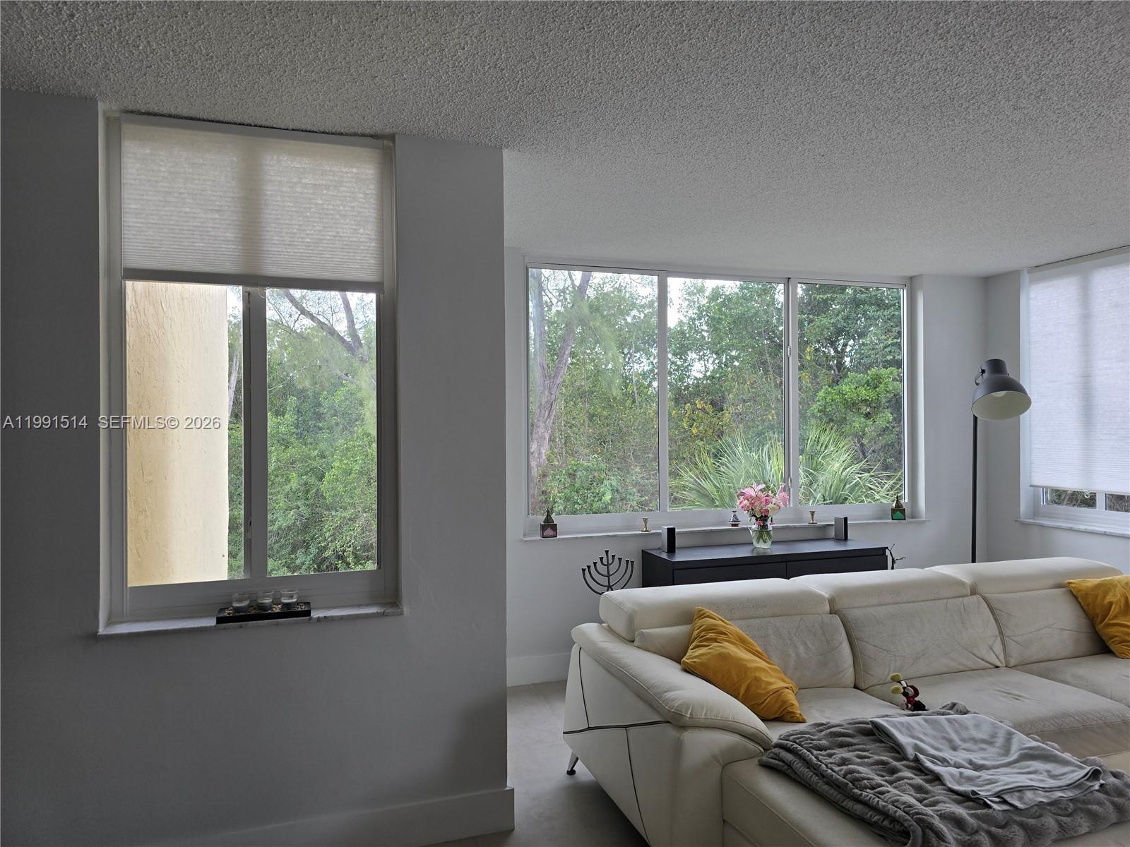 17890 W Dixie Hwy # 307, North Miami Beach FL 33160 photo 2