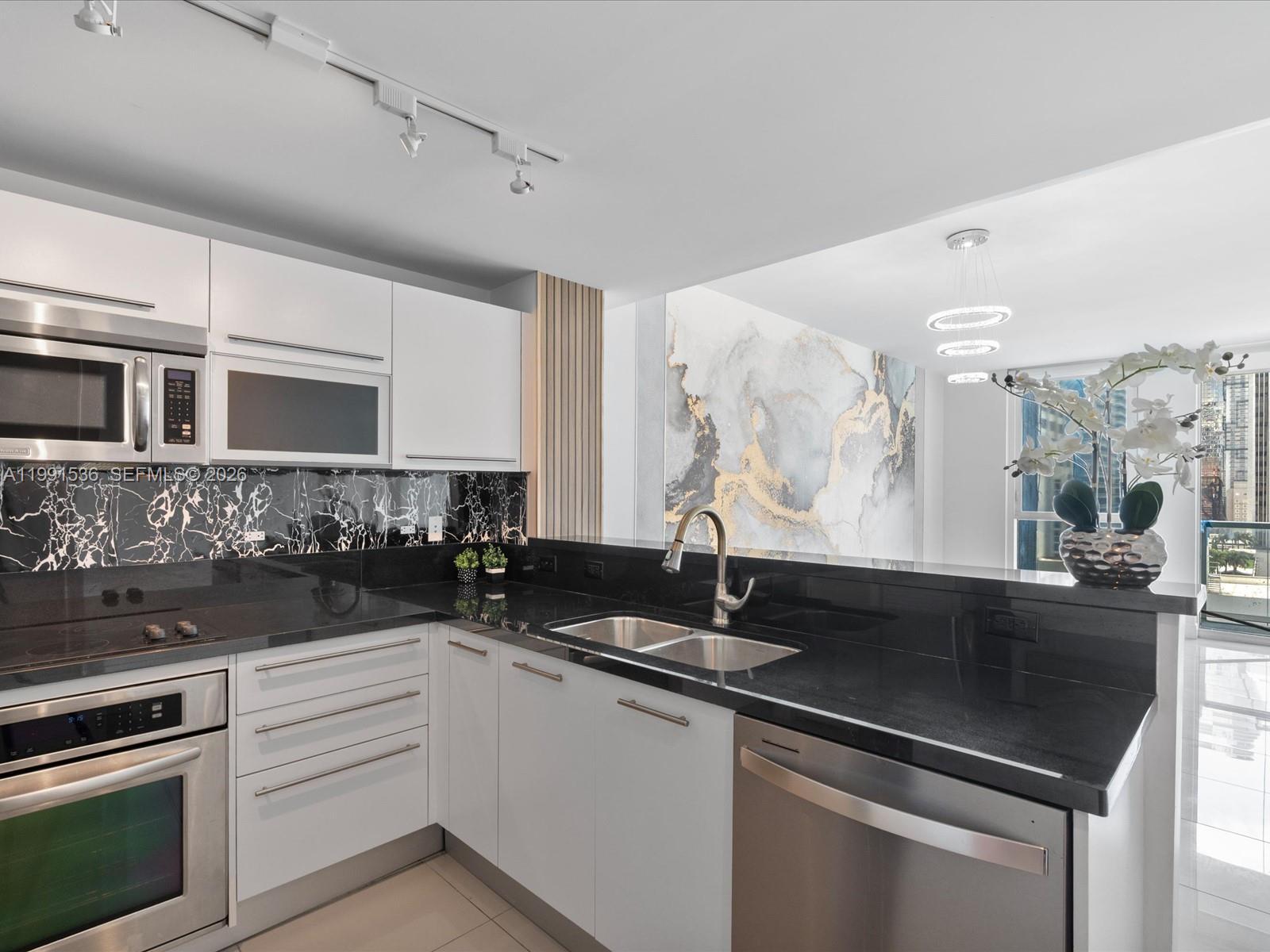 244 Biscayne Blvd # 1605, Miami FL 33132 photo 3