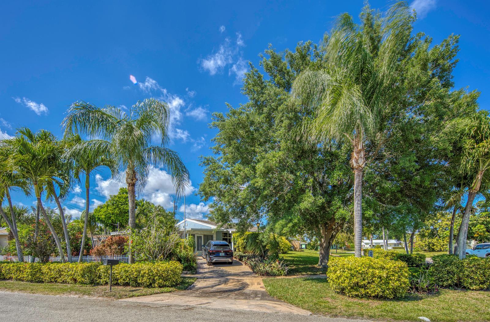 1328 Lake Victoria Drive, FL 33461 photo 4