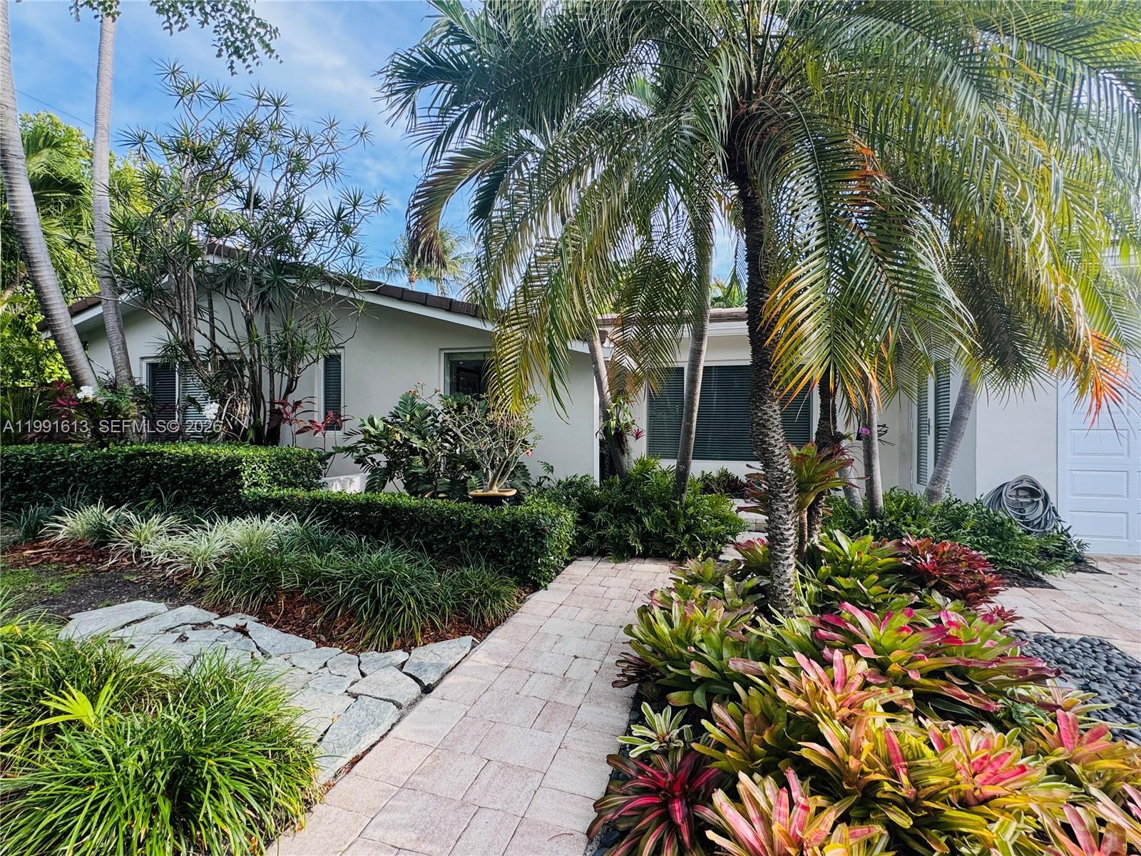 204 Westwood Dr, Key Biscayne FL 33149