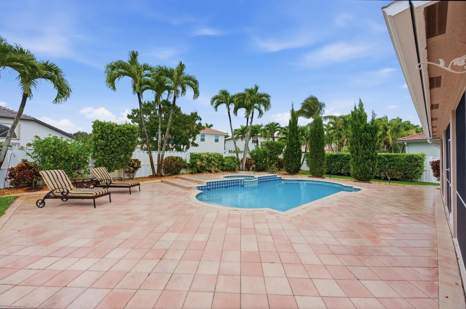 648 SW 168th Terrace, Pembroke Pines FL 33027 photo 4