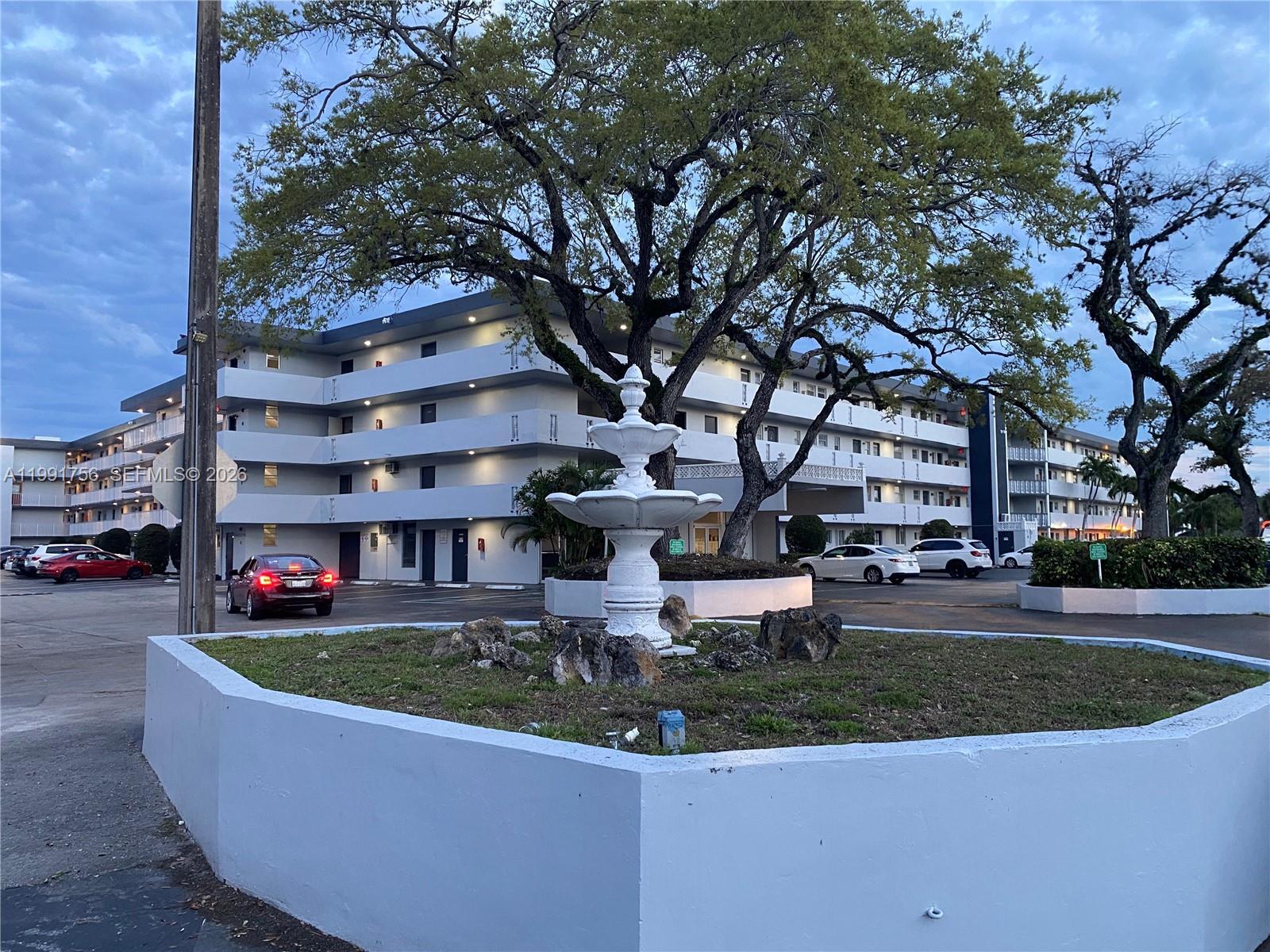 443 NE 195th St # 436, Miami FL 33179