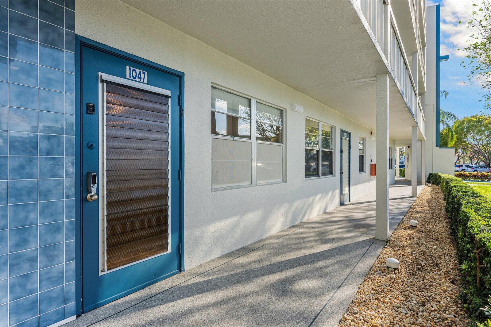 1047 Lincoln C, Boca Raton FL 33434 photo 3