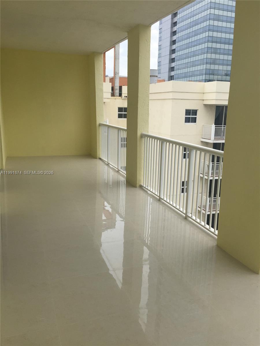 170 SE 14th St # 3005, Miami FL 33131 photo 2