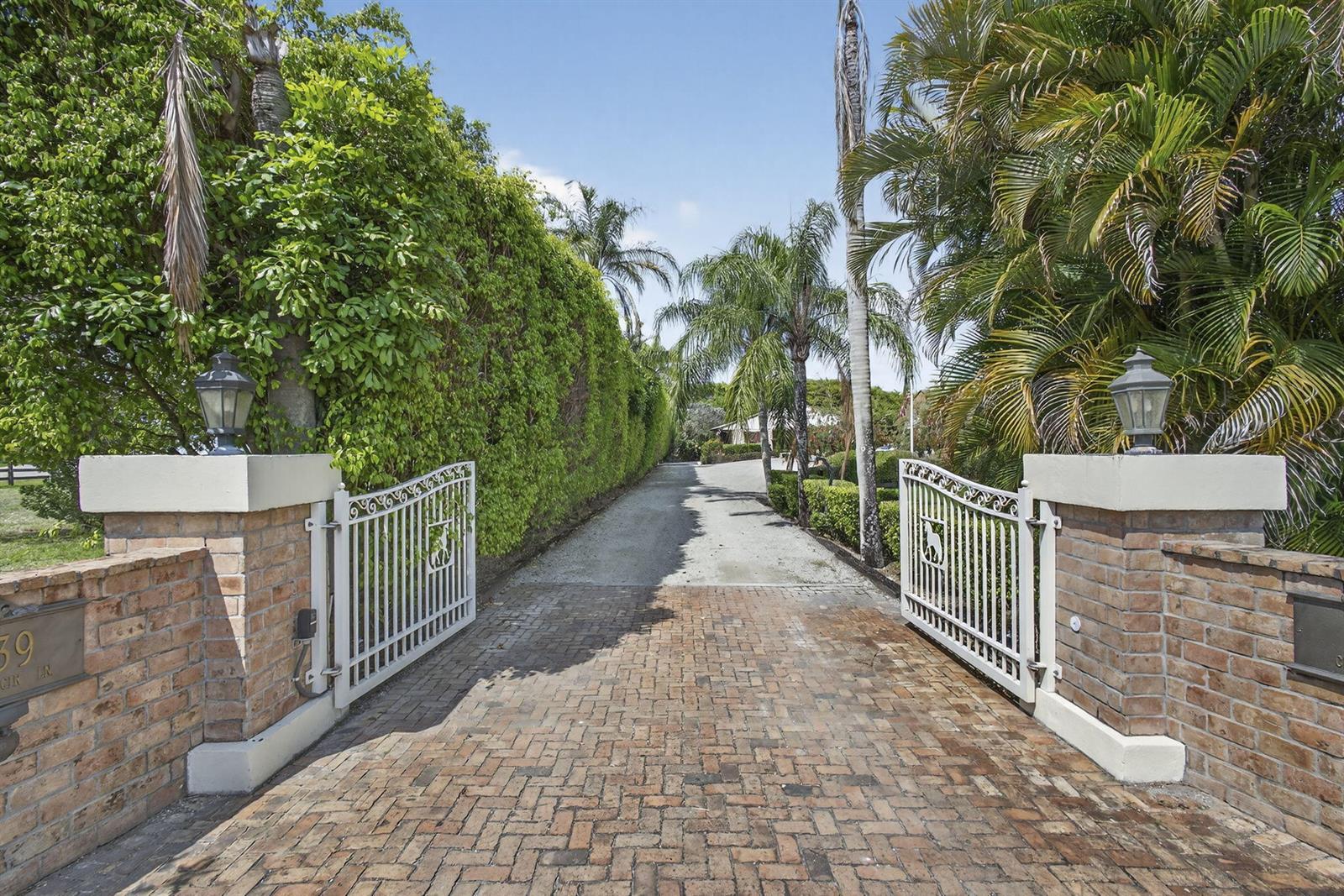 739 Cindy Circle Lane, Wellington FL 33414 photo 2